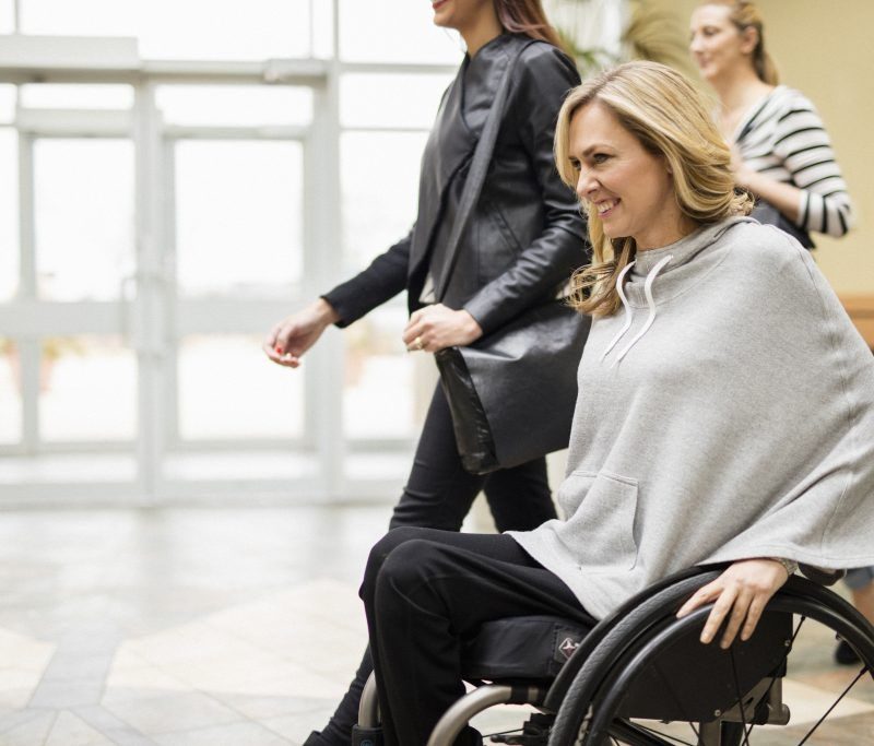 Features to Look for in Adaptive Women’s Tops for Daily Use