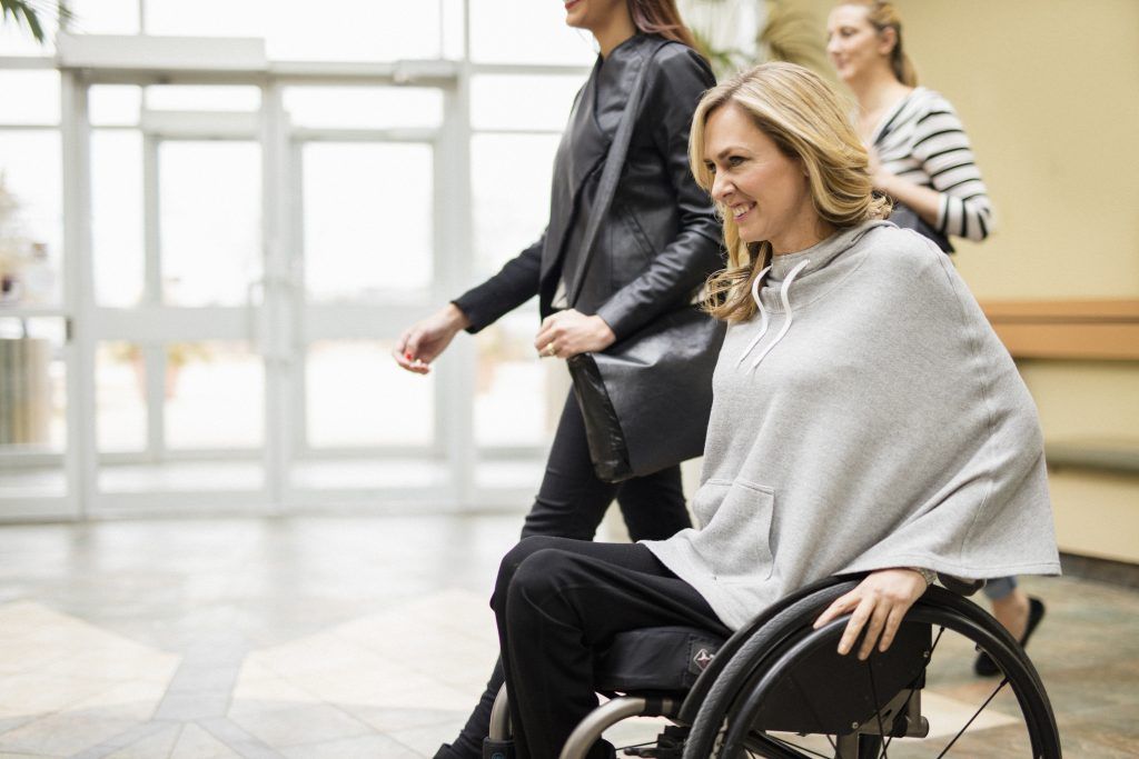 Features to Look for in Adaptive Women’s Tops for Daily Use